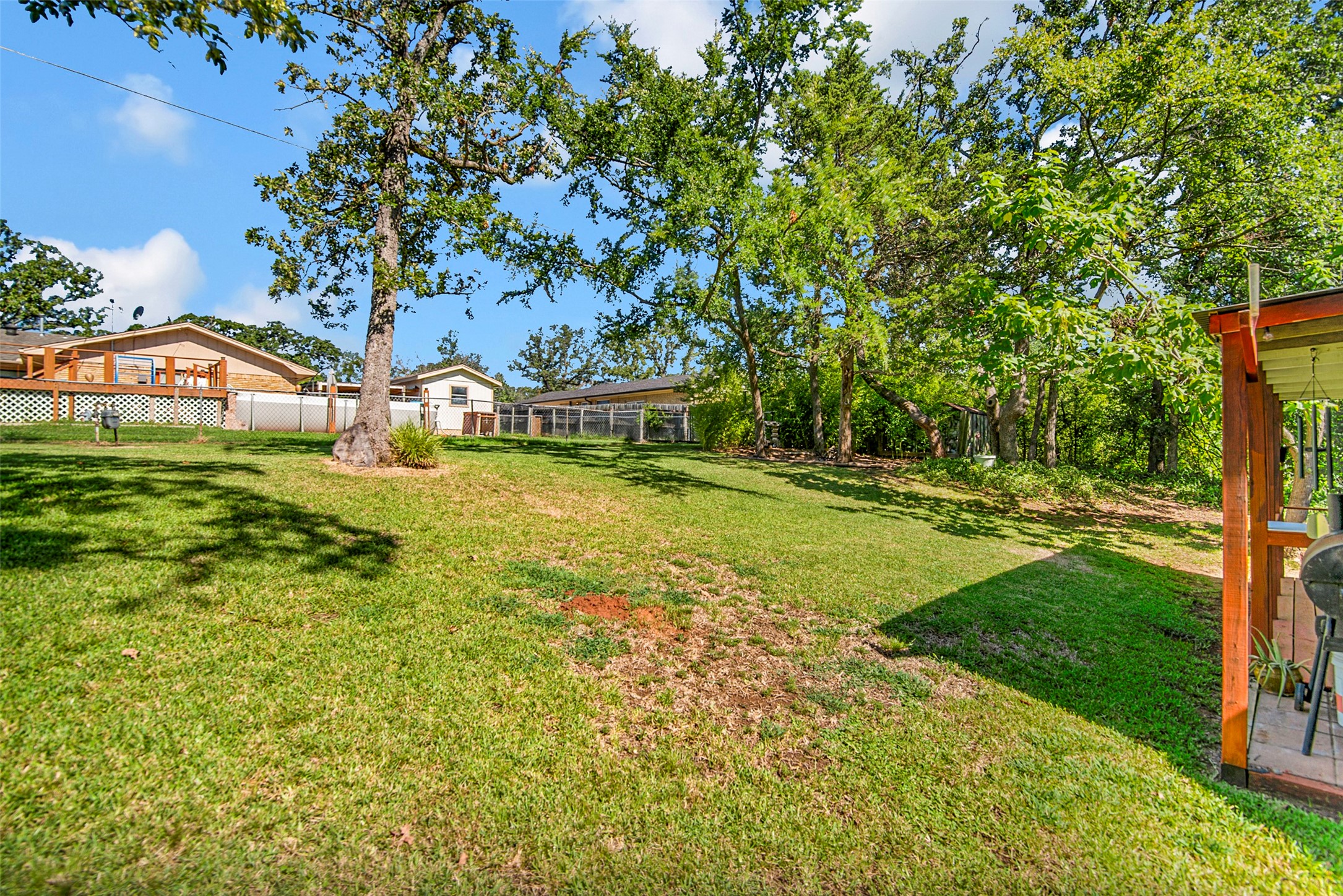 731 Deleon Street Denison TX 75020