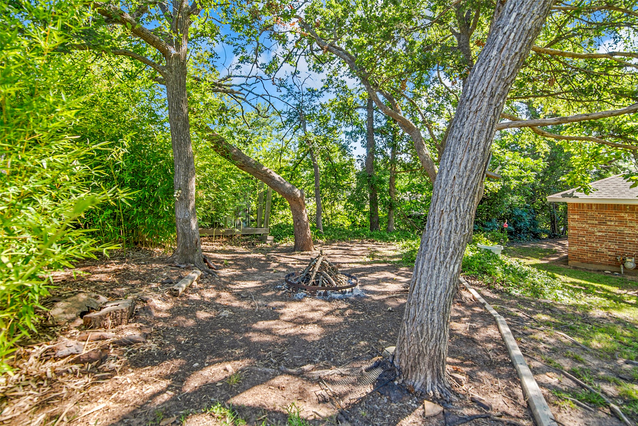 731 Deleon Street Denison TX 75020