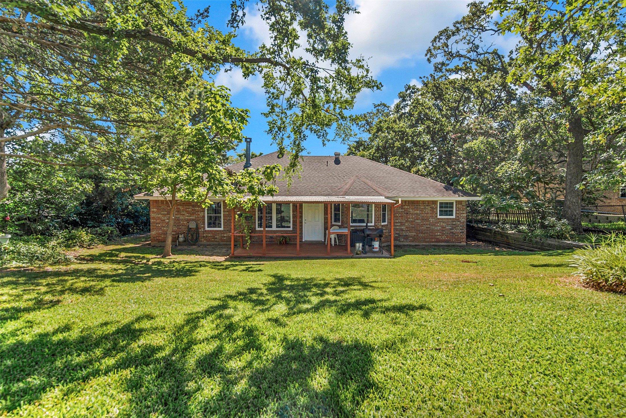 731 Deleon Street Denison TX 75020