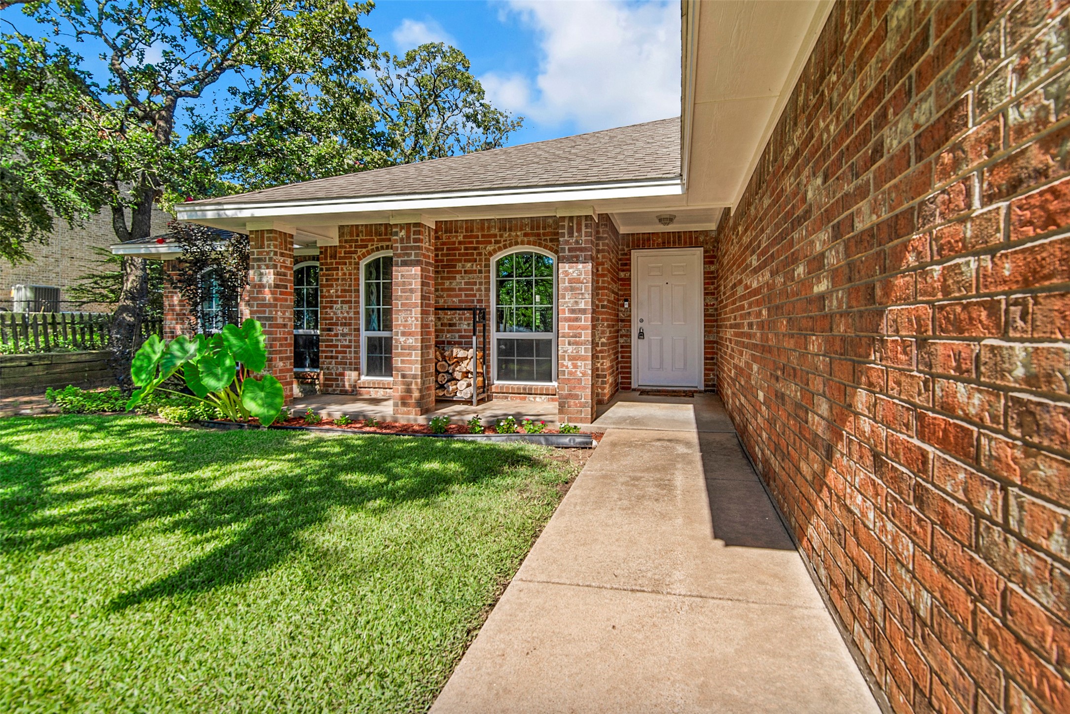 731 Deleon Street Denison TX 75020