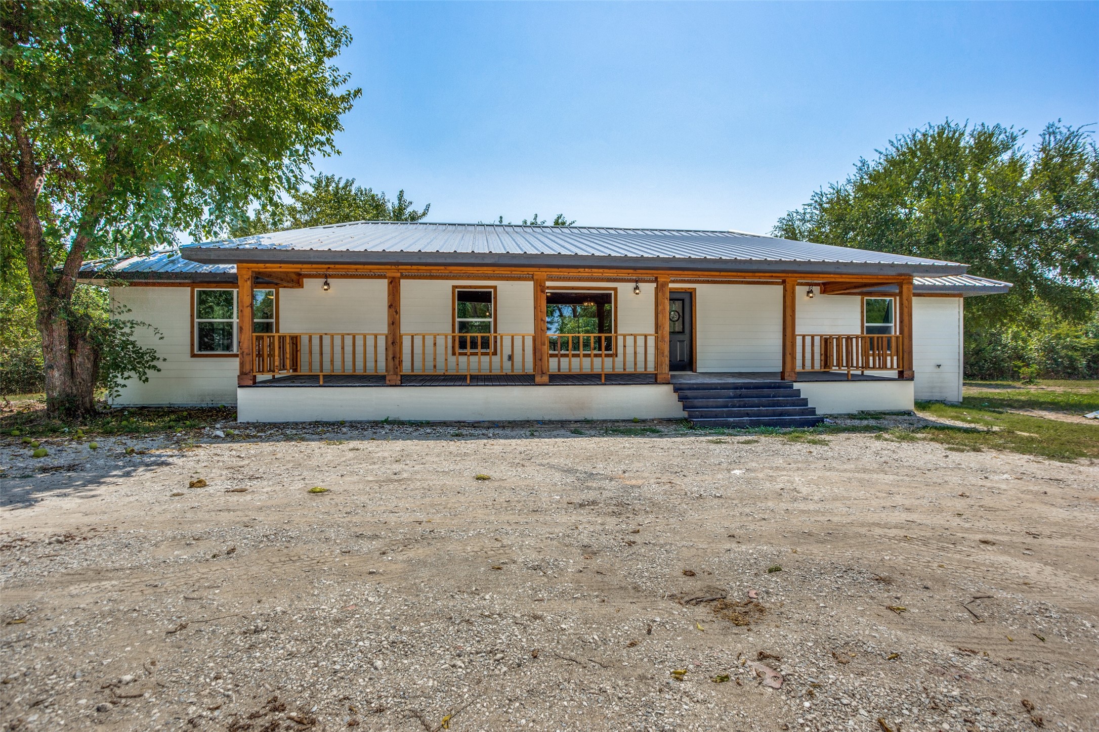 407 W Saunders Street Trenton TX 75490