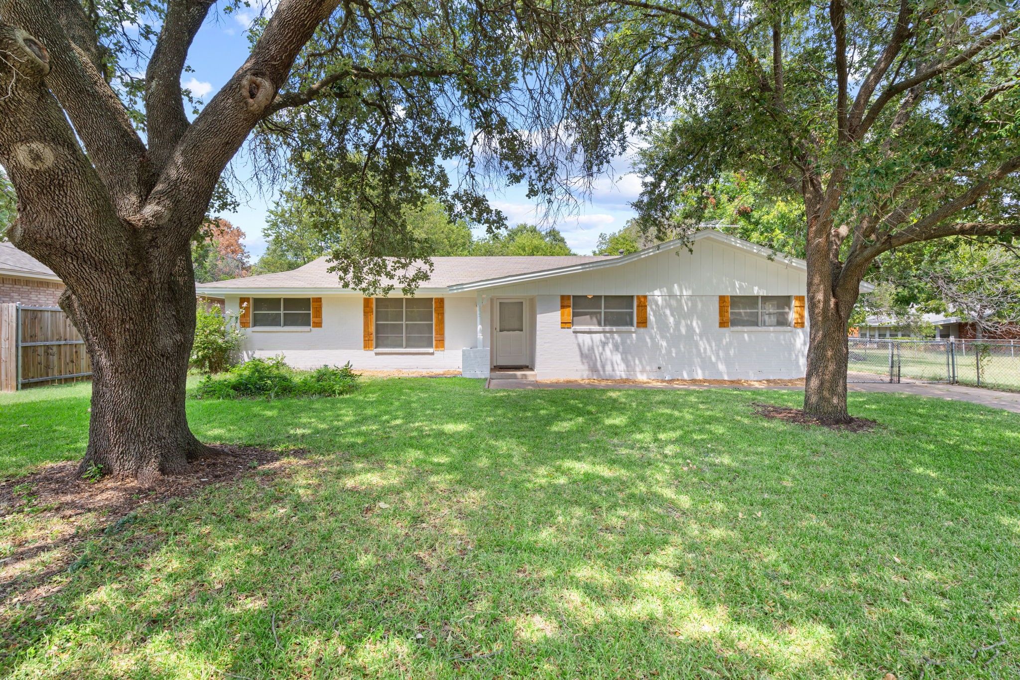 405 Vernon Castle Avenue Benbrook TX 76126