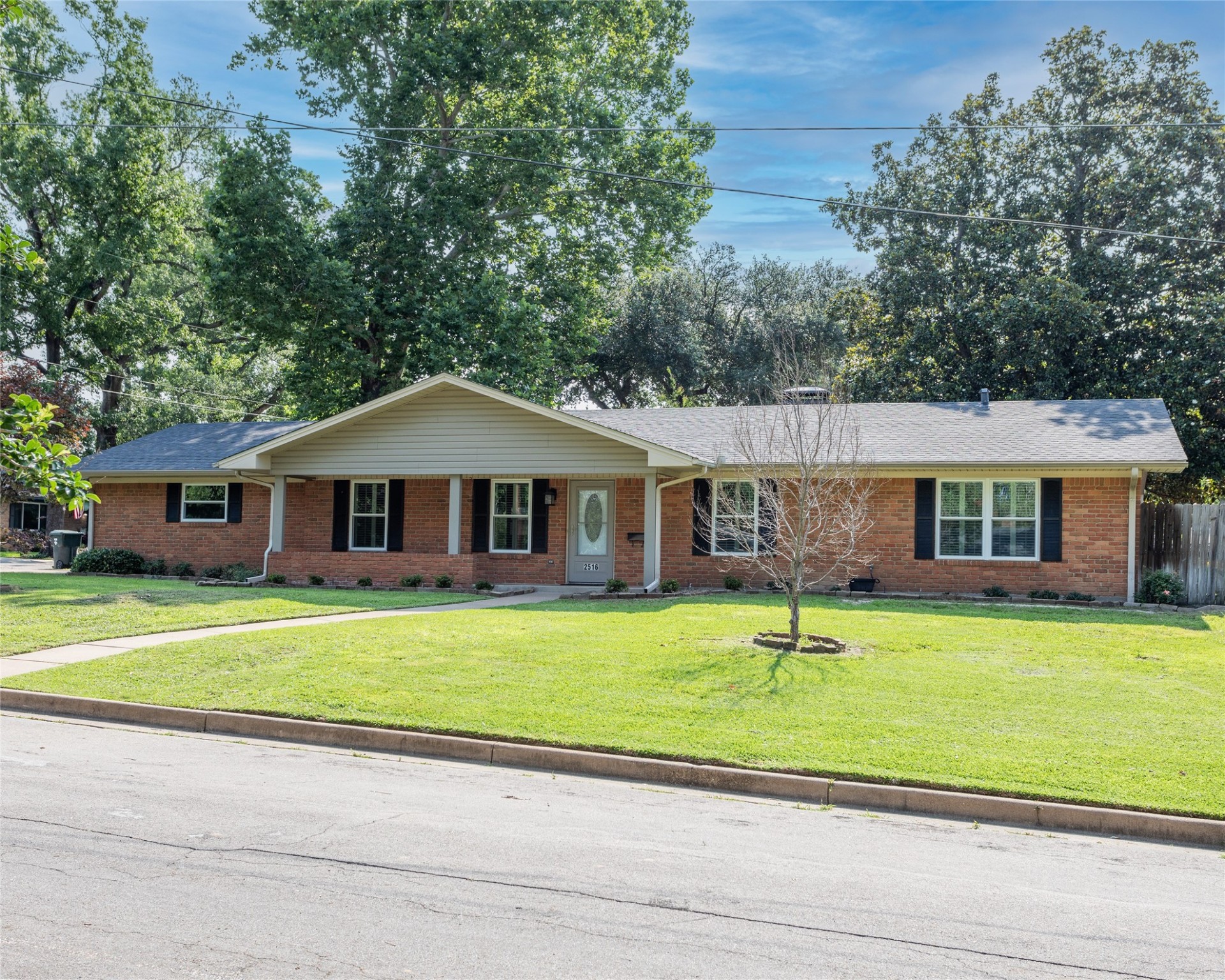 2516 S Fleishel Avenue Tyler TX 75701