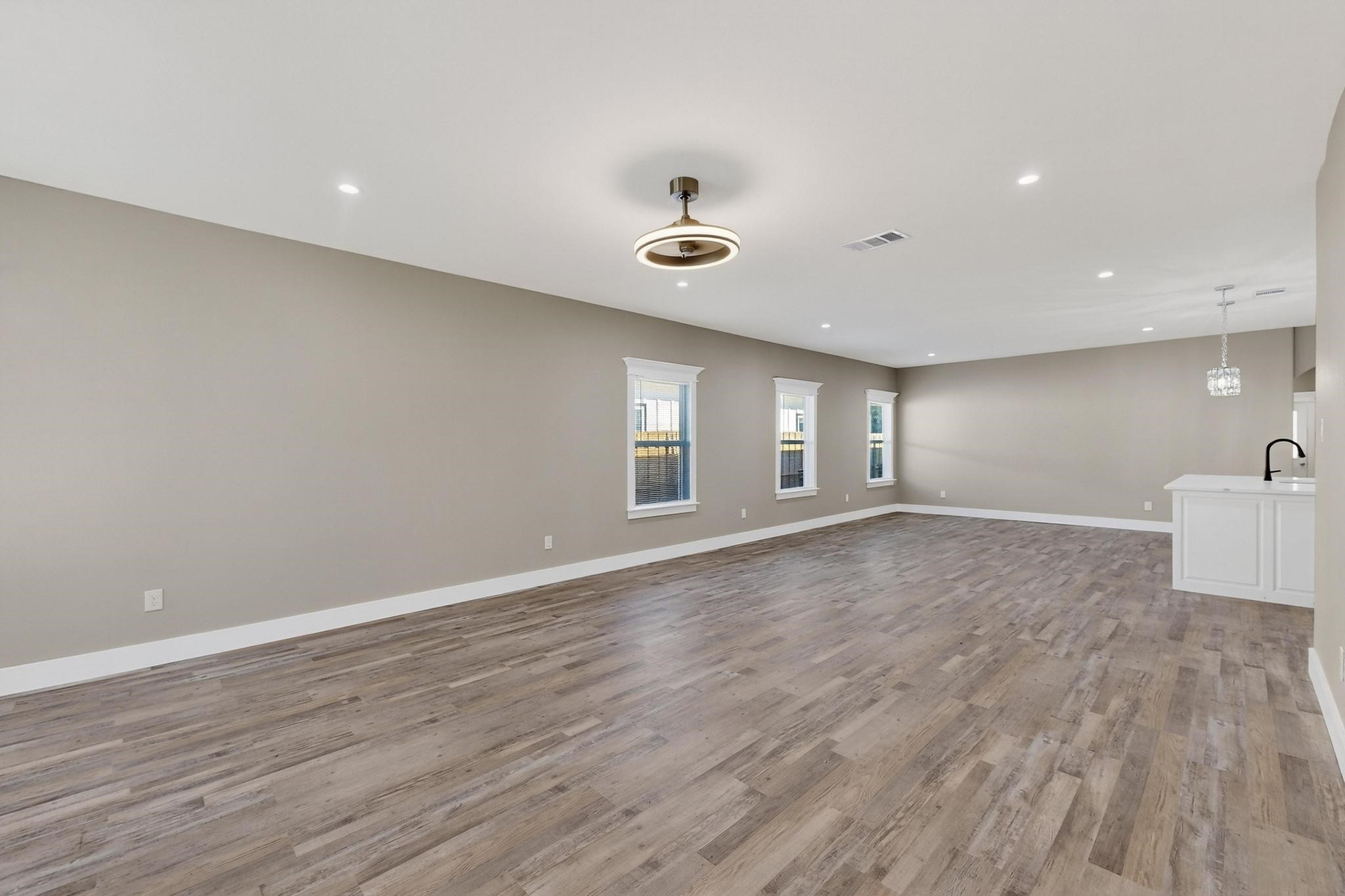 1221 S Rockwall Avenue Terrell TX 75160