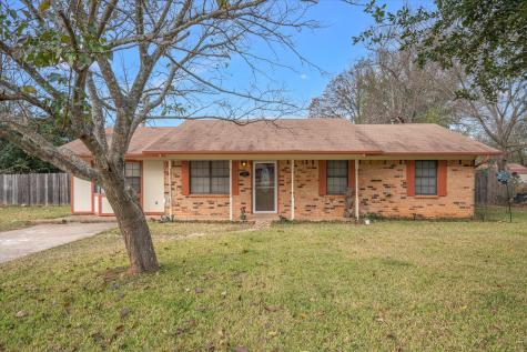 1401 Adams Street Grand Saline TX 75140