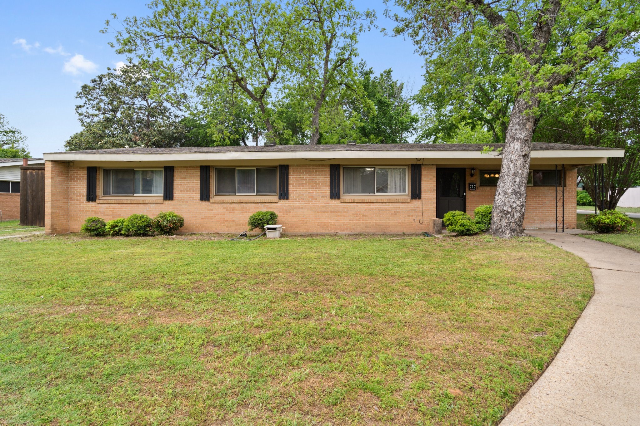 717 Van Horn Drive Irving TX 75060