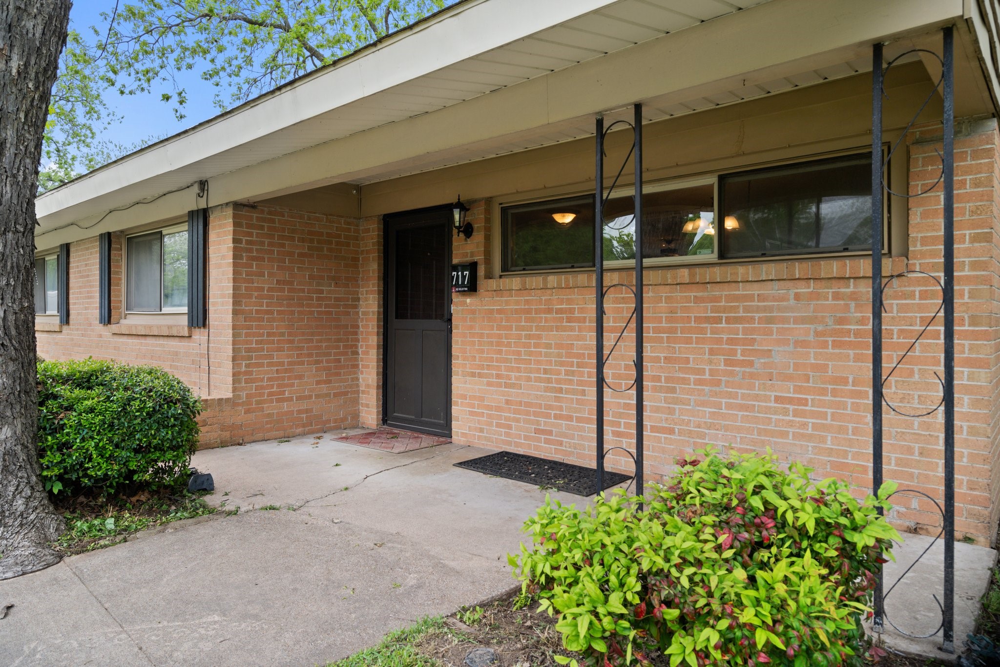 717 Van Horn Drive Irving TX 75060