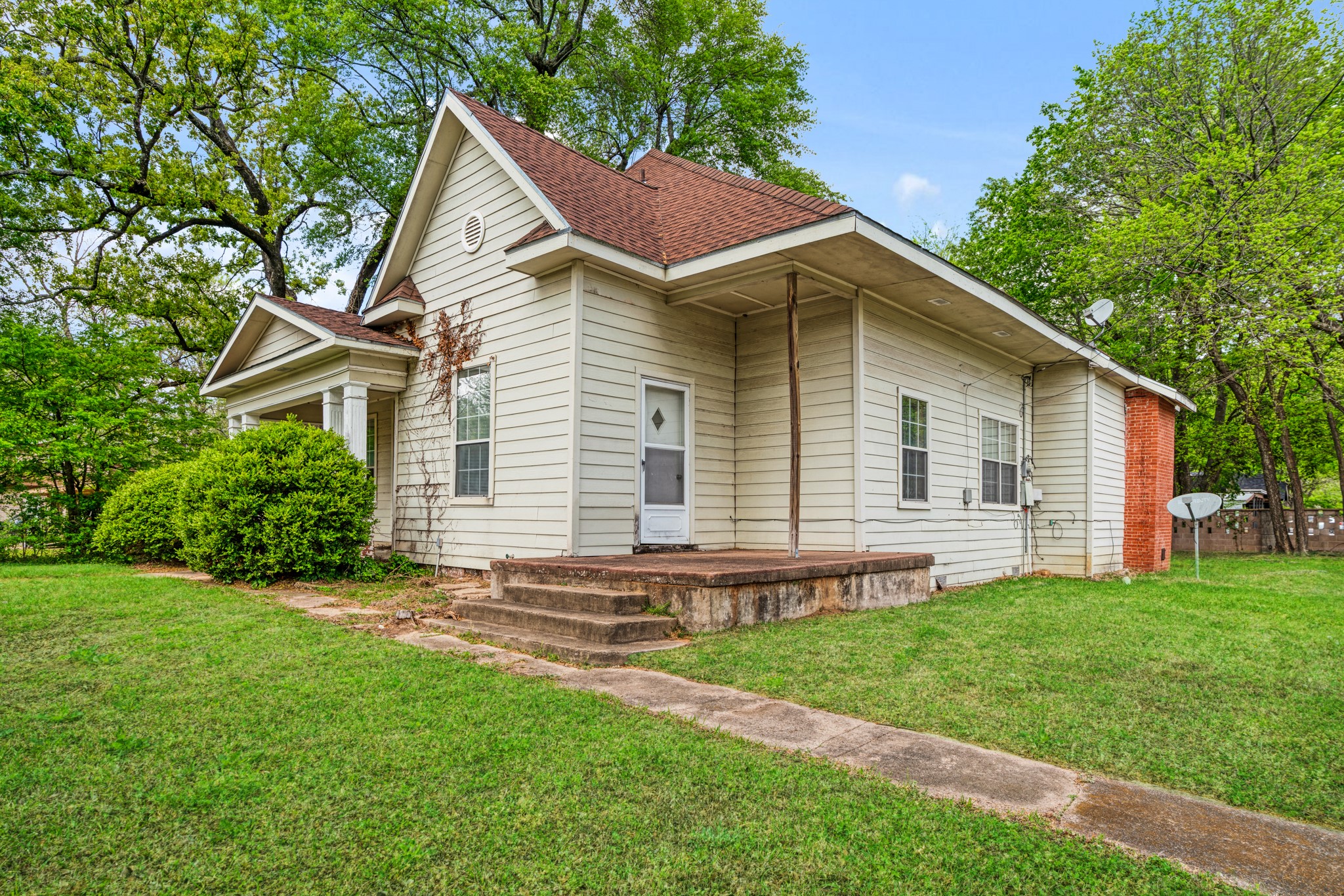 1363 Pine Bluff Street Paris TX 75460