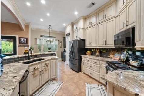 1103 Louise Lane Ennis TX 75119