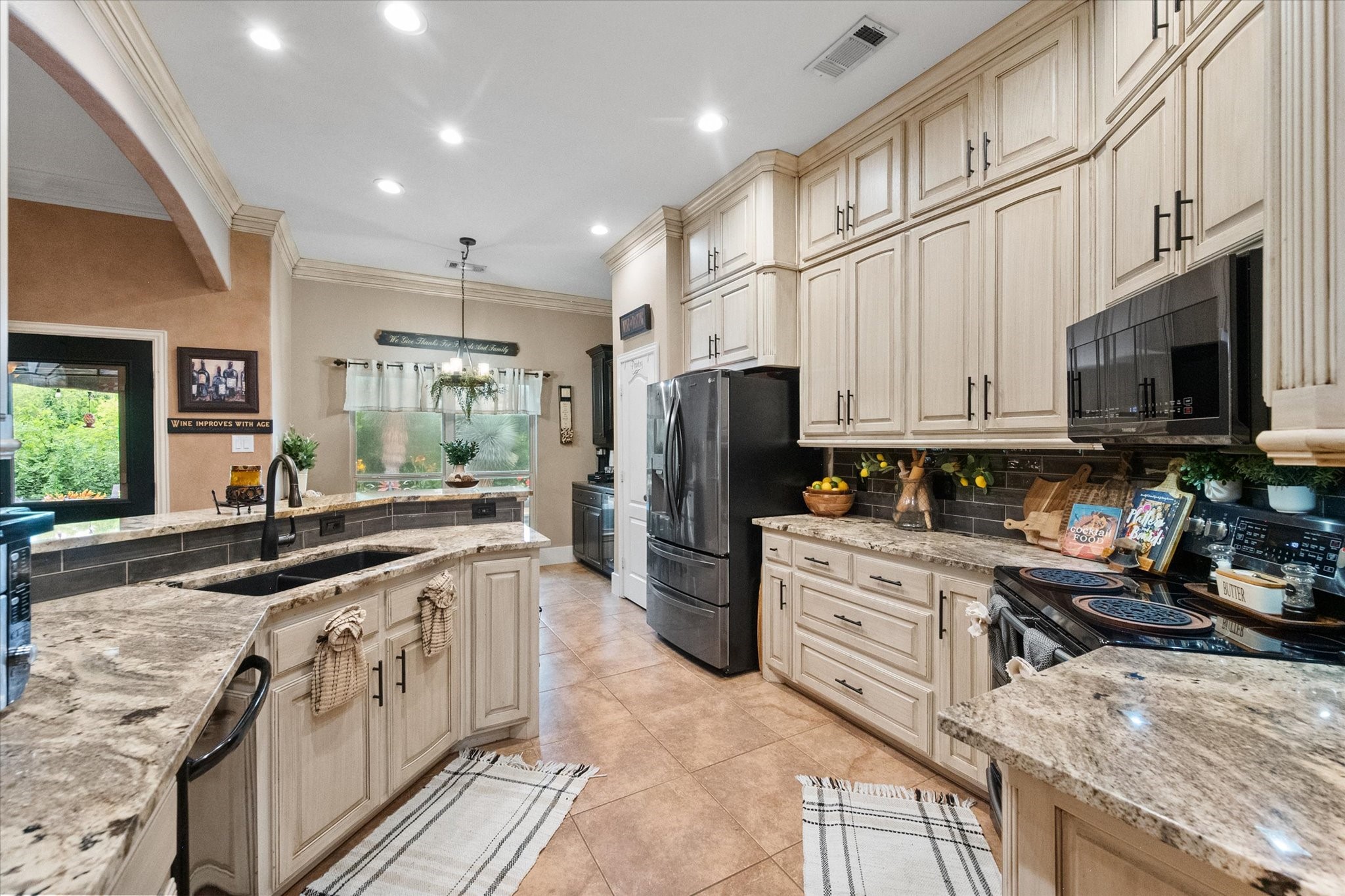 1103 Louise Lane Ennis TX 75119