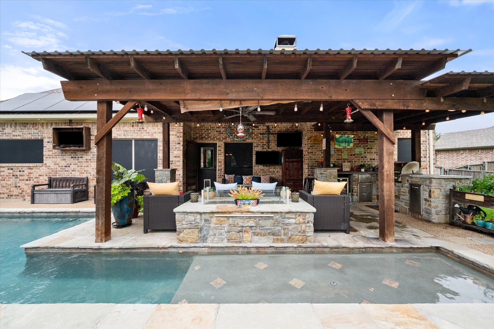 1103 Louise Lane Ennis TX 75119