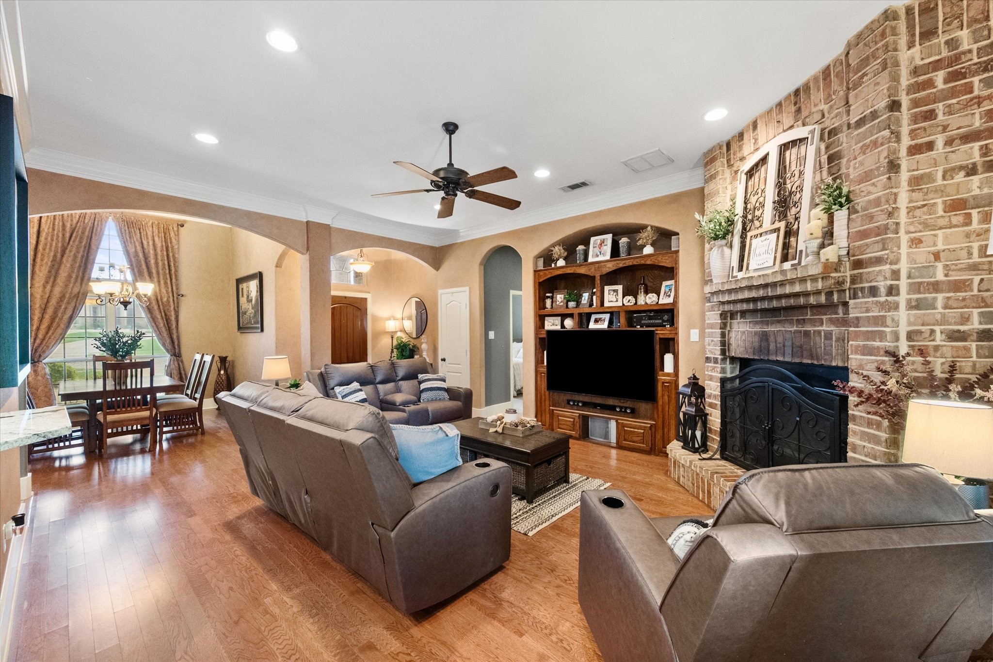 1103 Louise Lane Ennis TX 75119