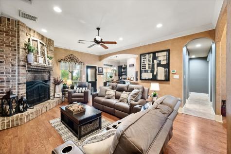 1103 Louise Lane Ennis TX 75119