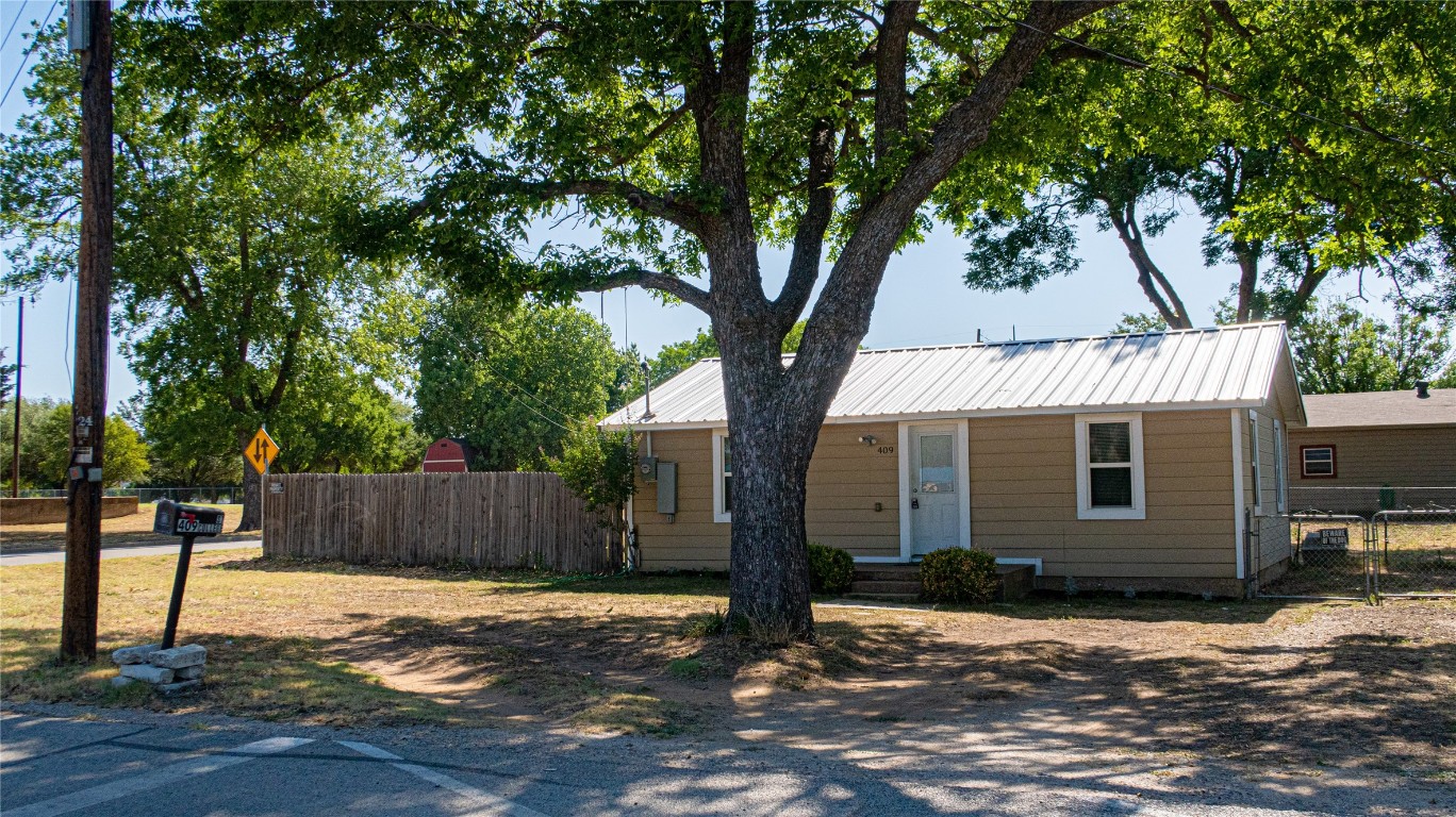 409 College Street Joshua TX 76058