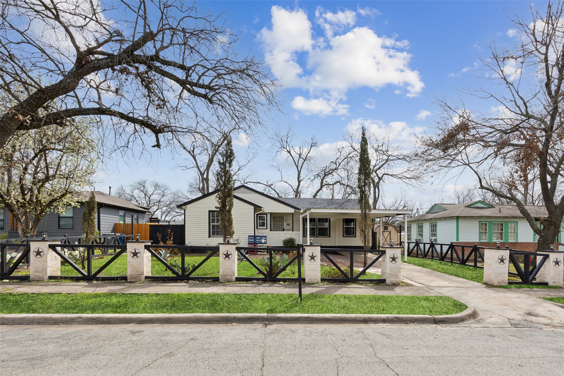 2120 Tisinger Avenue Dallas TX 75228