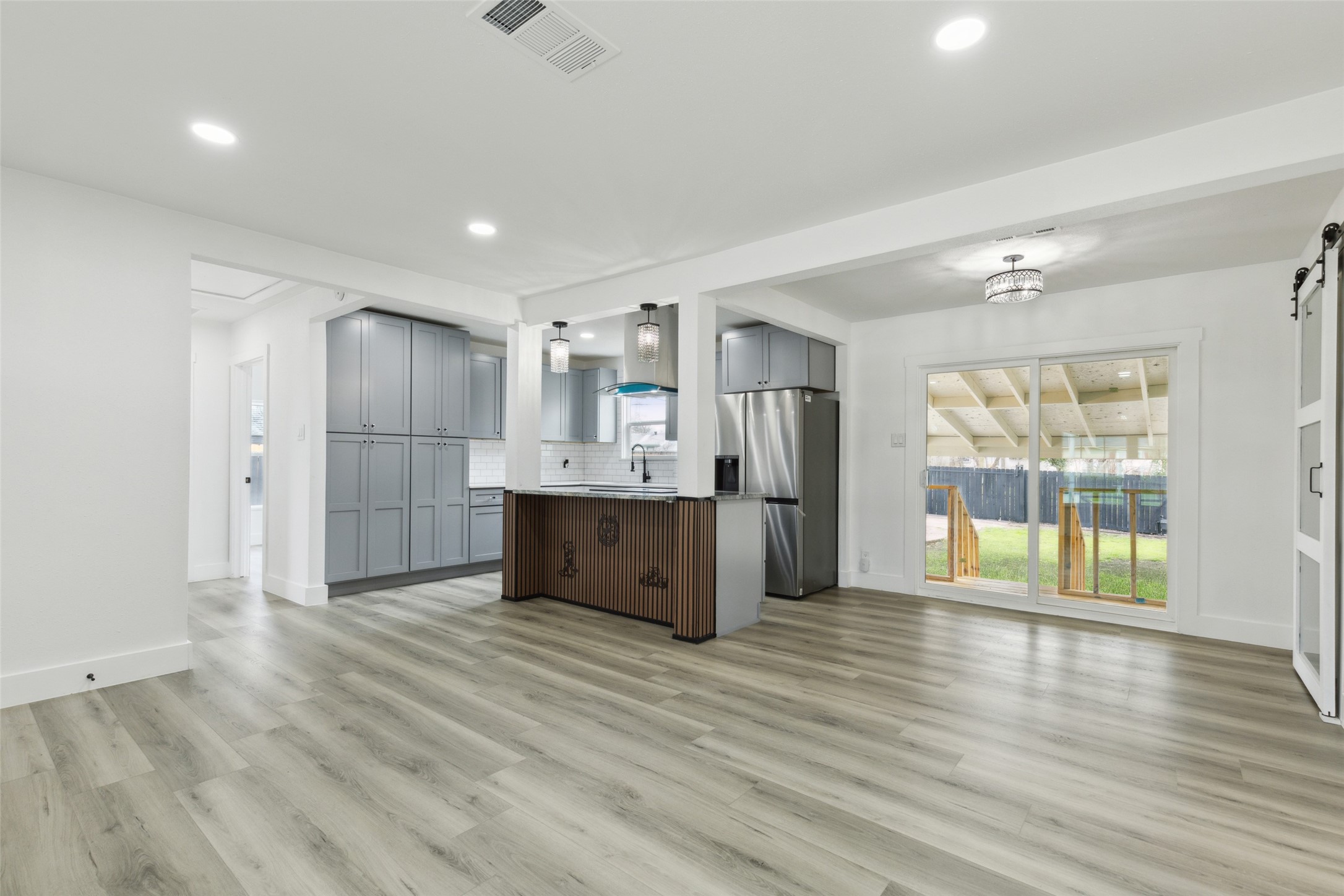 2120 Tisinger Avenue Dallas TX 75228
