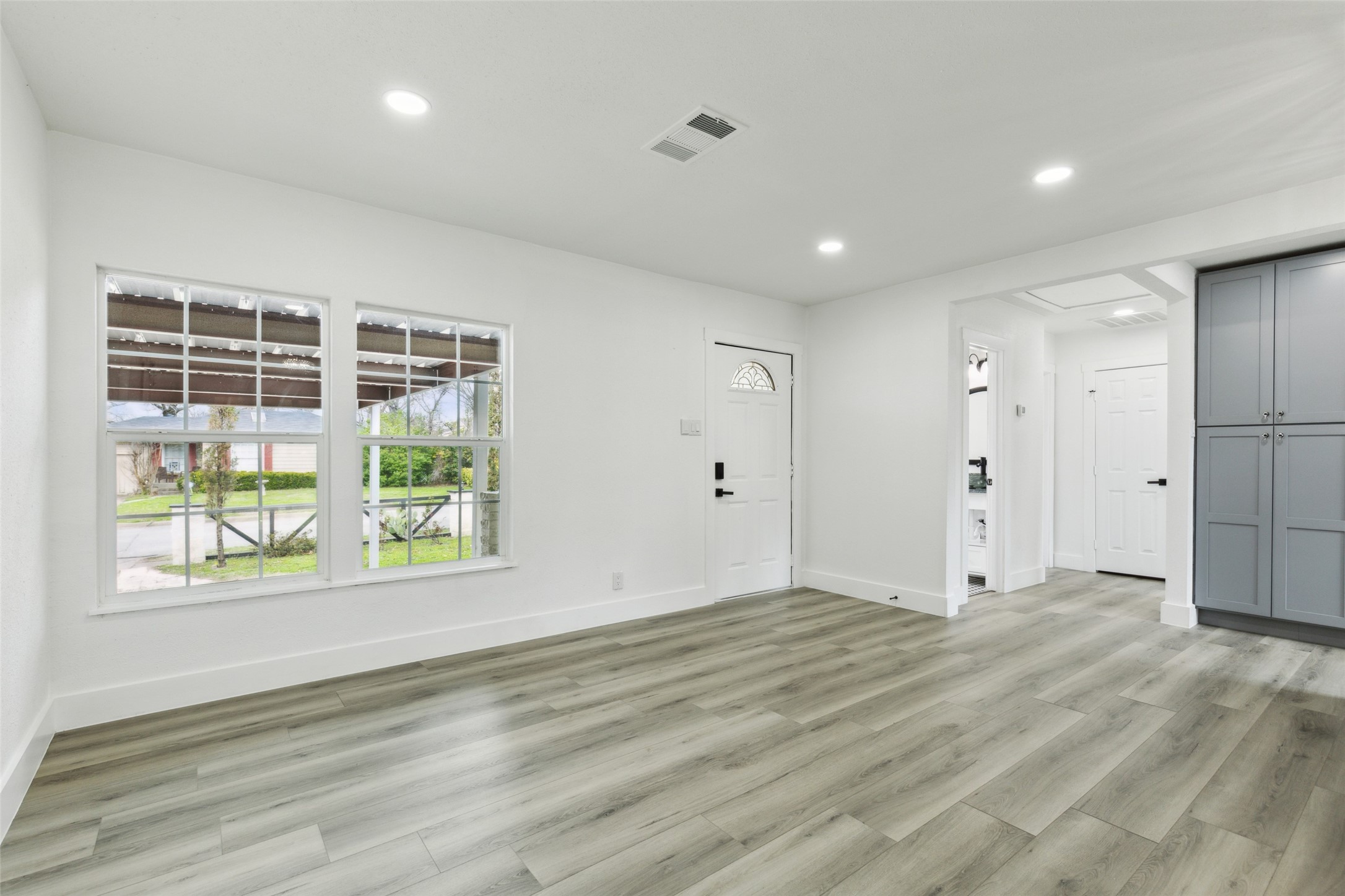 2120 Tisinger Avenue Dallas TX 75228