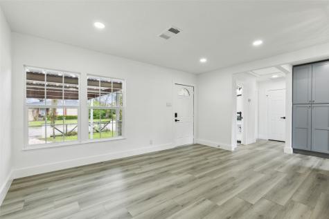 2120 Tisinger Avenue Dallas TX 75228