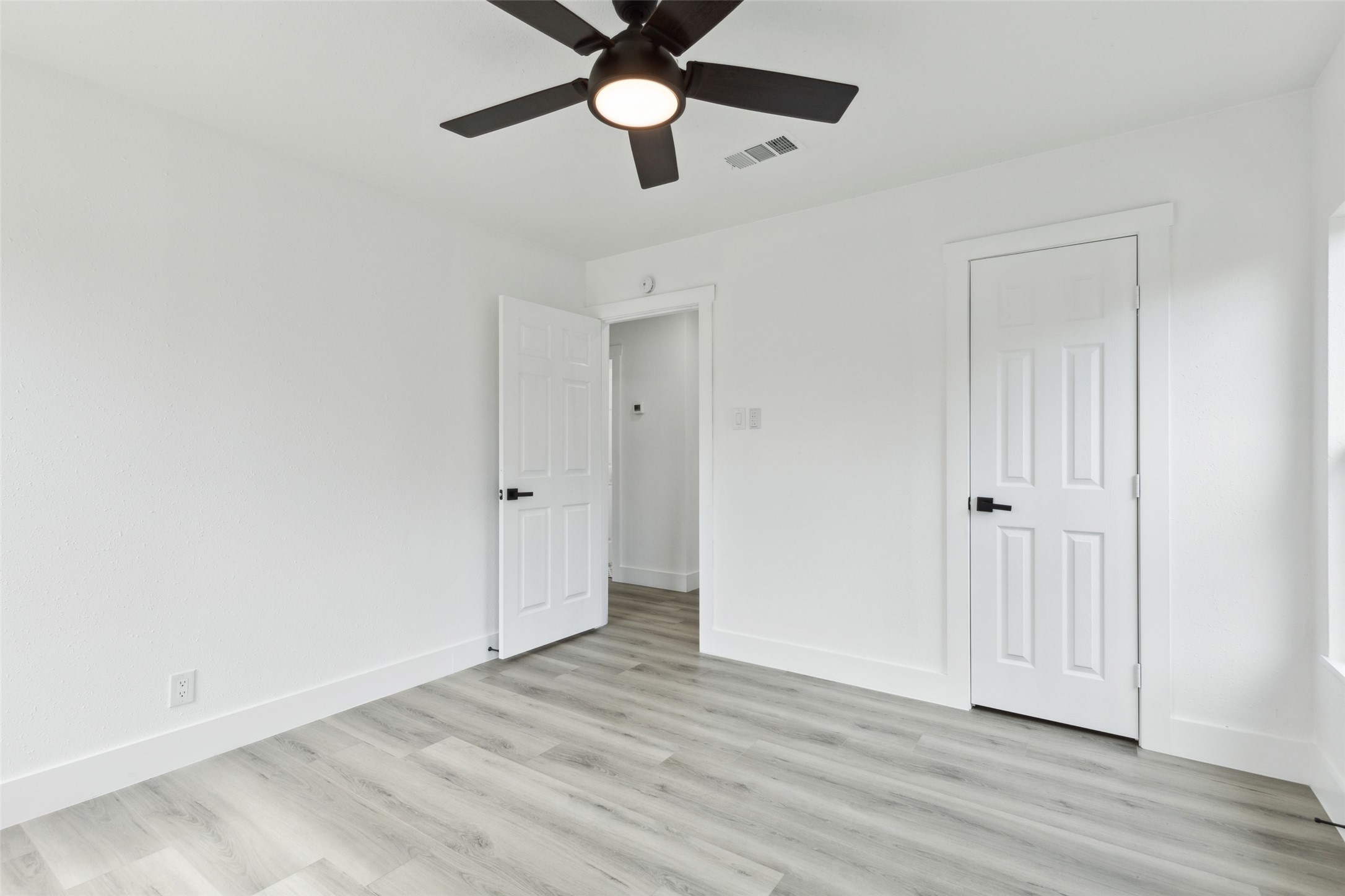 2120 Tisinger Avenue Dallas TX 75228