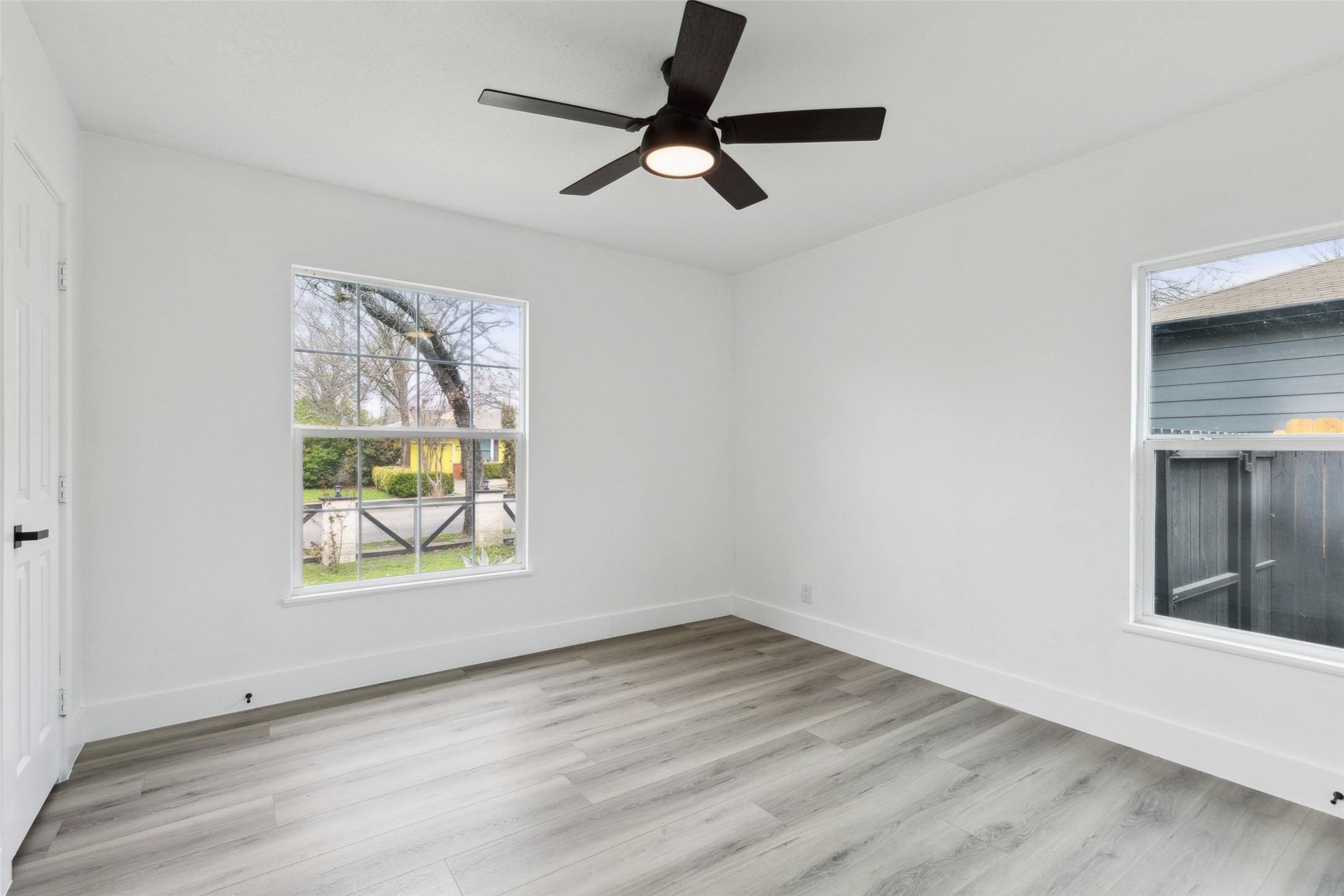 2120 Tisinger Avenue Dallas TX 75228
