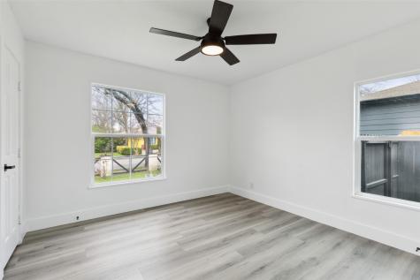 2120 Tisinger Avenue Dallas TX 75228