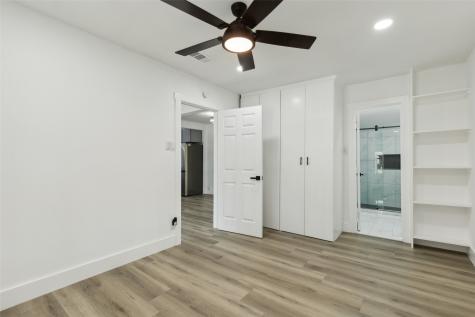 2120 Tisinger Avenue Dallas TX 75228