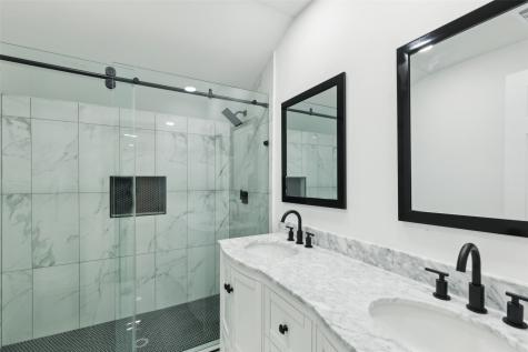 2120 Tisinger Avenue Dallas TX 75228