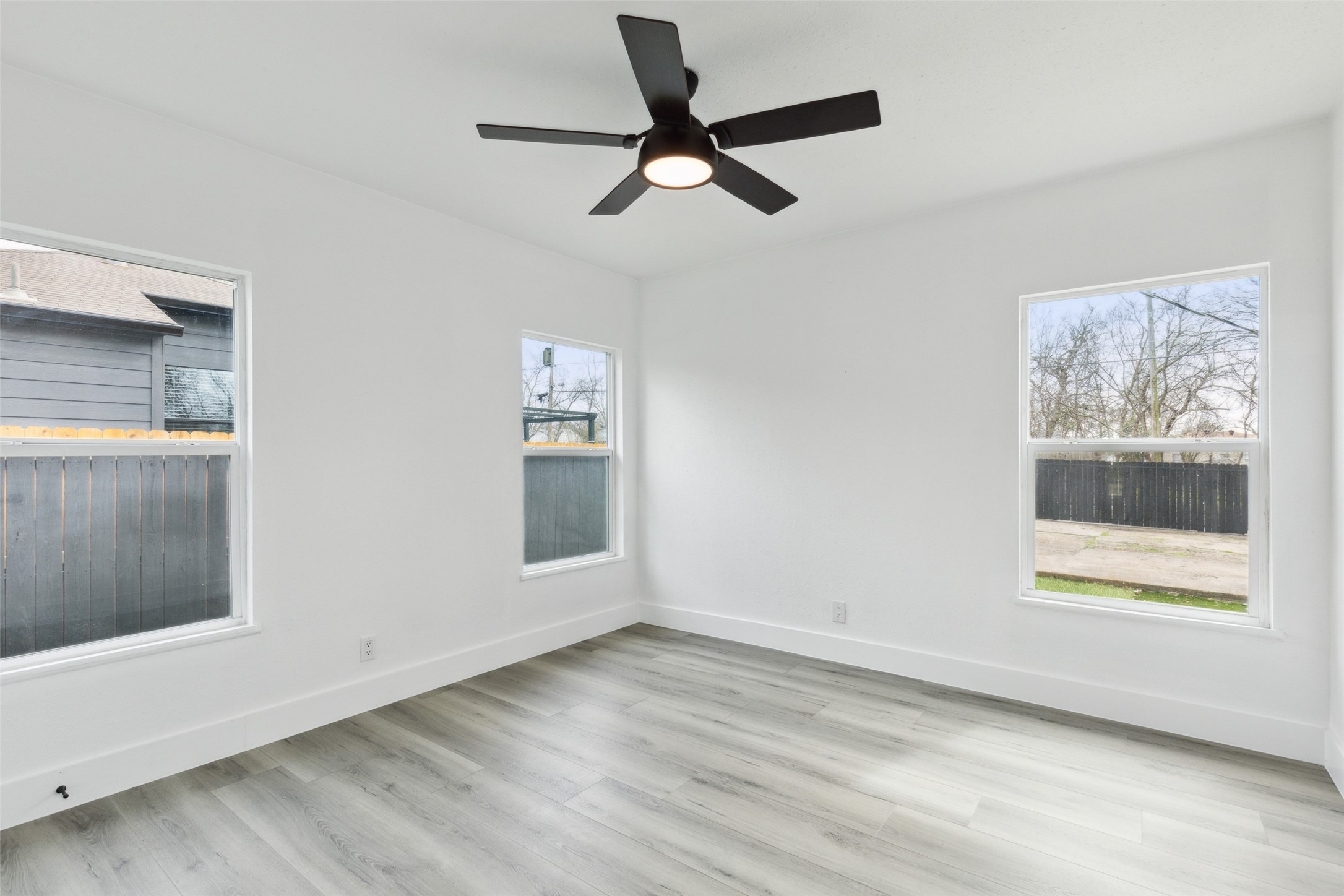 2120 Tisinger Avenue Dallas TX 75228