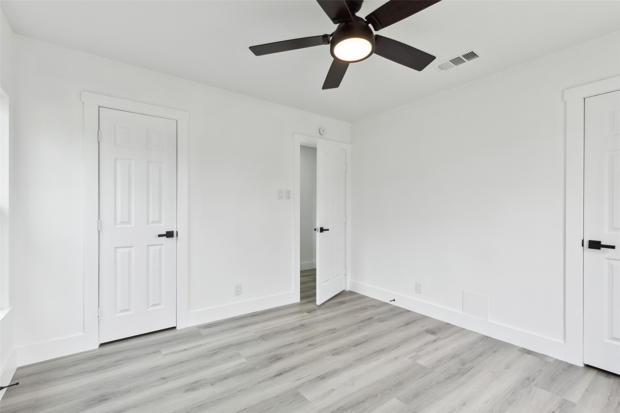 2120 Tisinger Avenue Dallas TX 75228