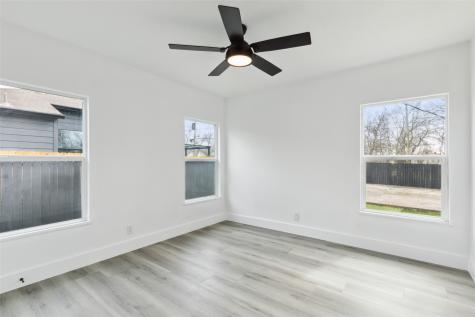 2120 Tisinger Avenue Dallas TX 75228