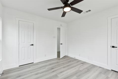 2120 Tisinger Avenue Dallas TX 75228