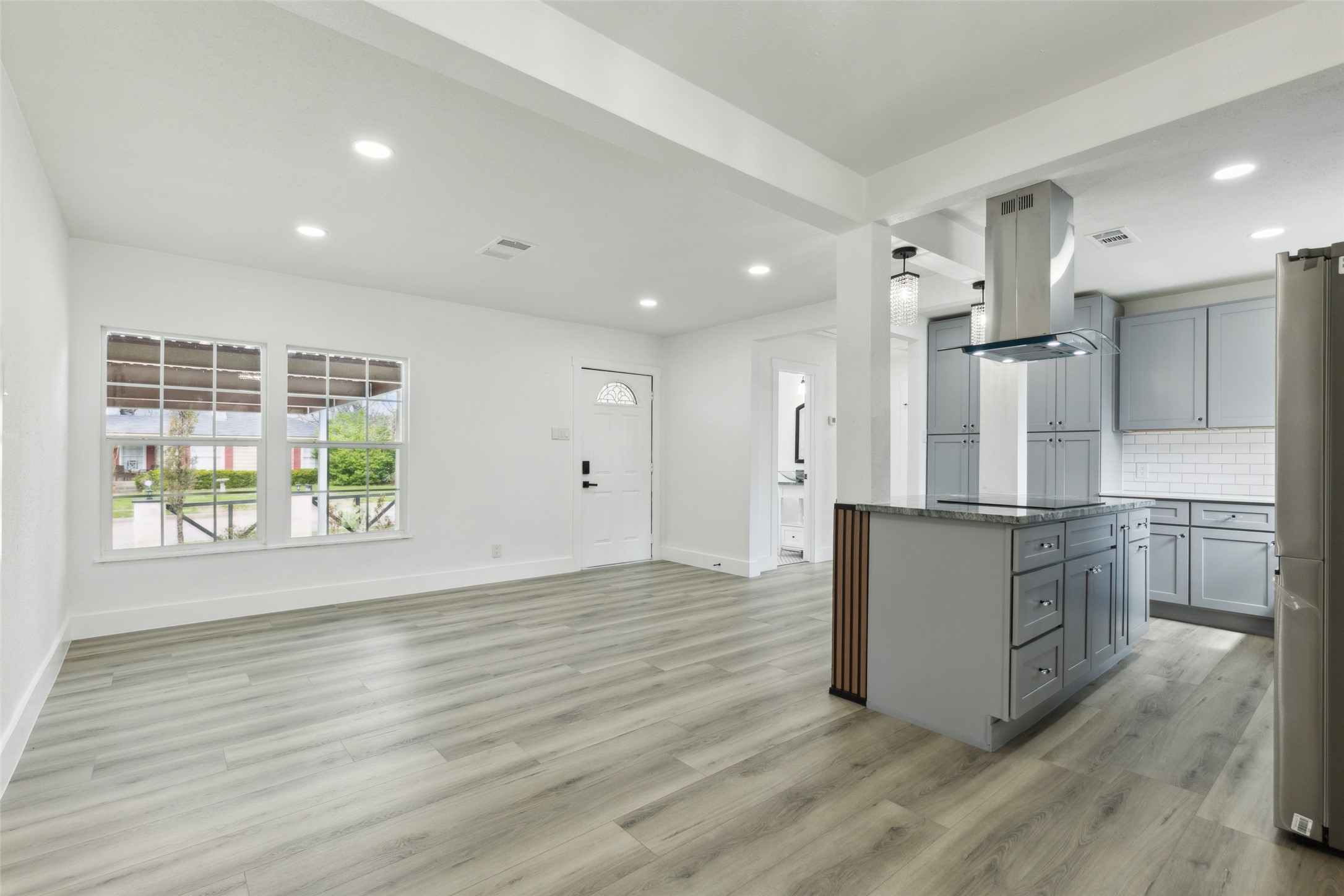 2120 Tisinger Avenue Dallas TX 75228