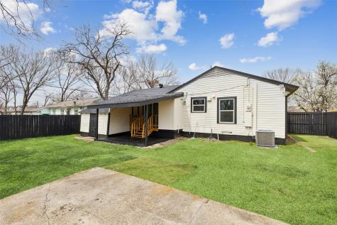 2120 Tisinger Avenue Dallas TX 75228