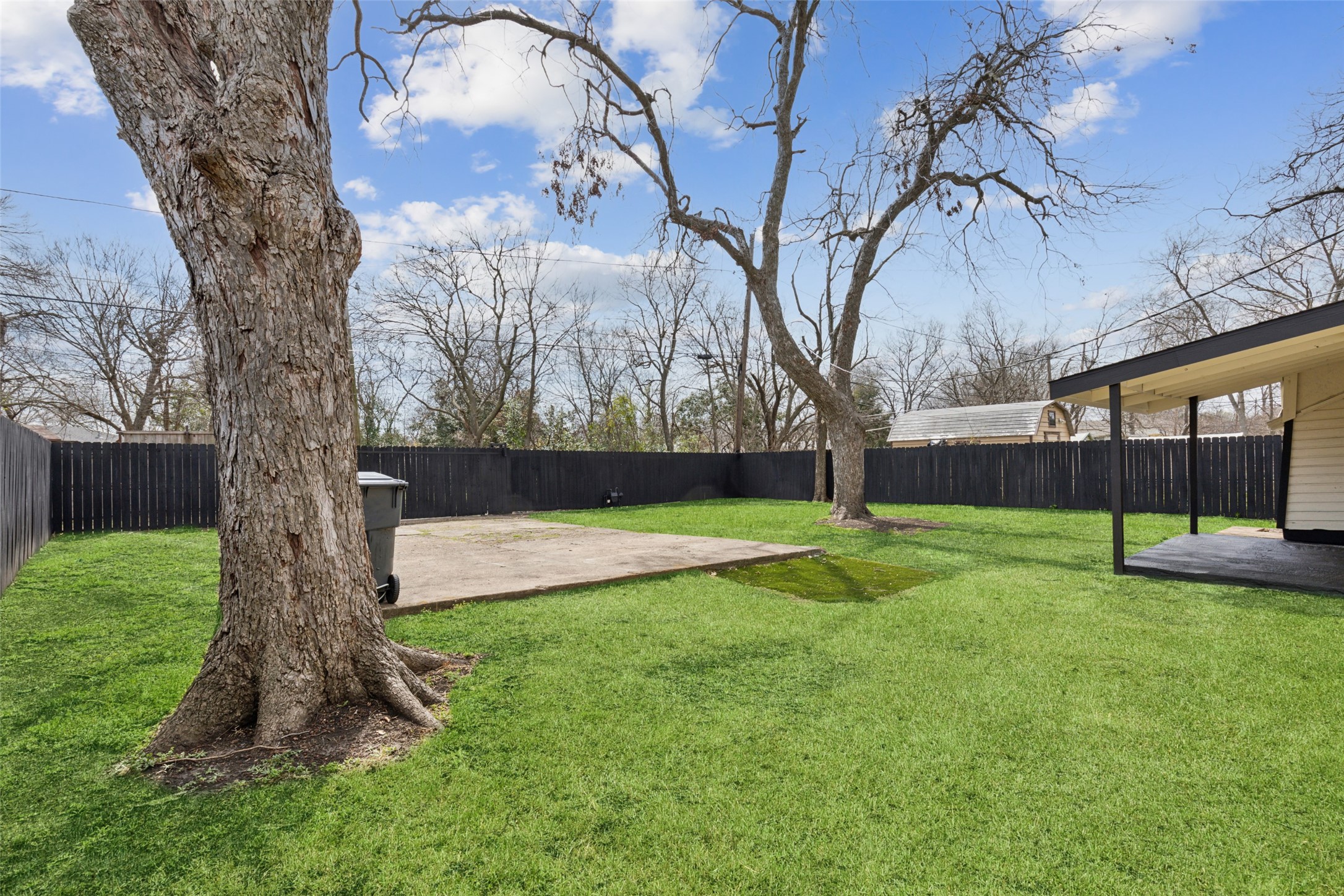2120 Tisinger Avenue Dallas TX 75228