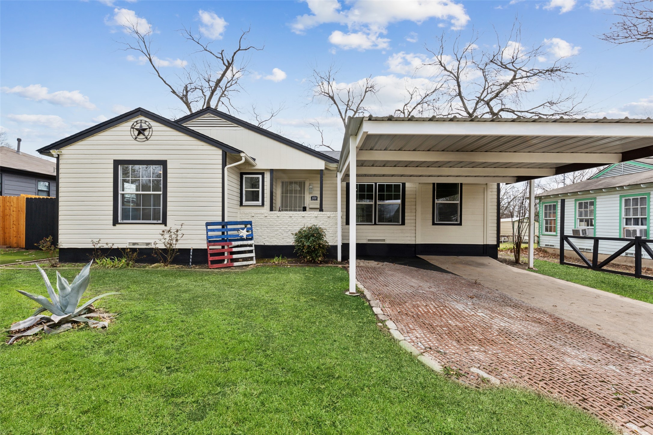 2120 Tisinger Avenue Dallas TX 75228