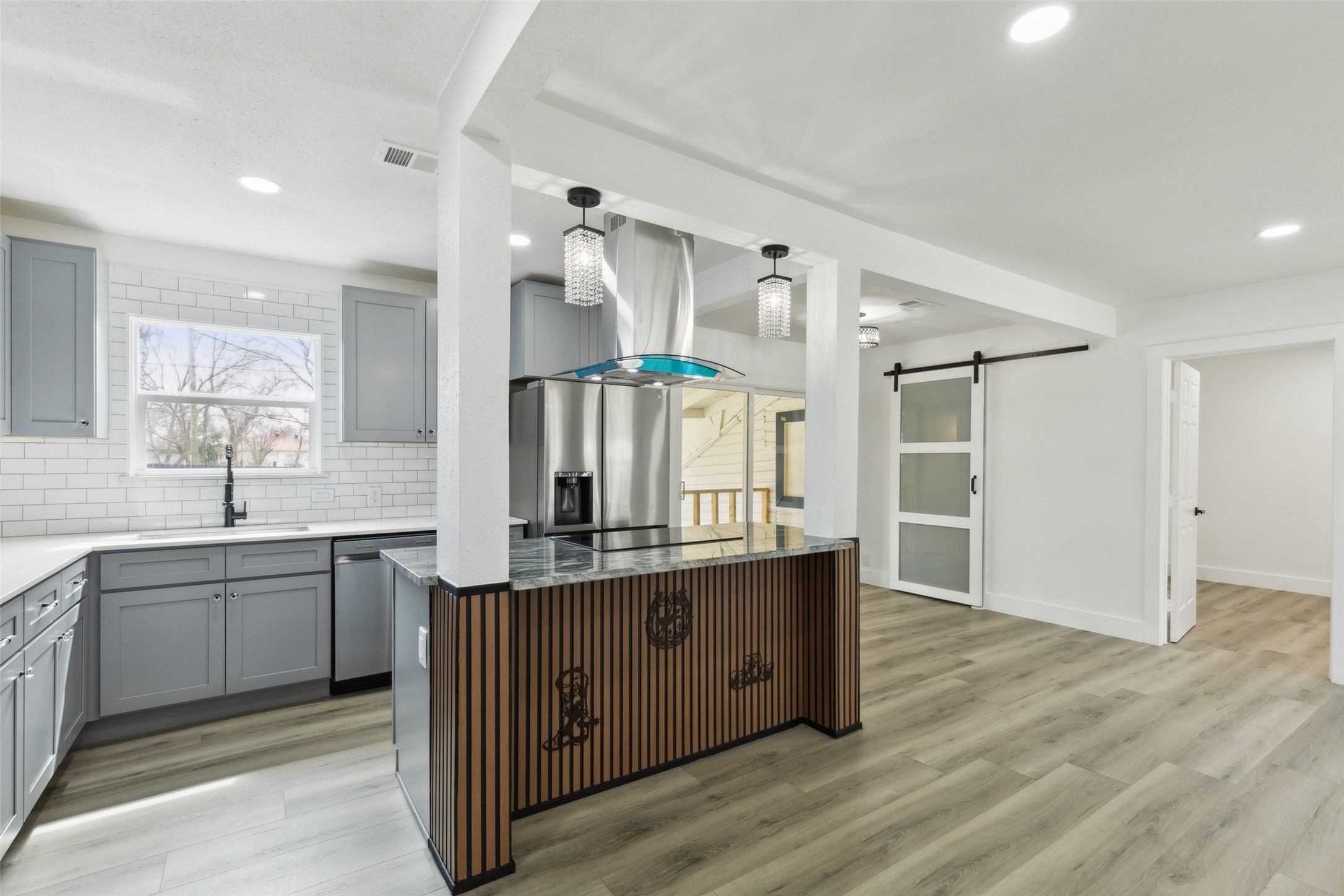 2120 Tisinger Avenue Dallas TX 75228