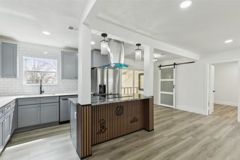 2120 Tisinger Avenue Dallas TX 75228