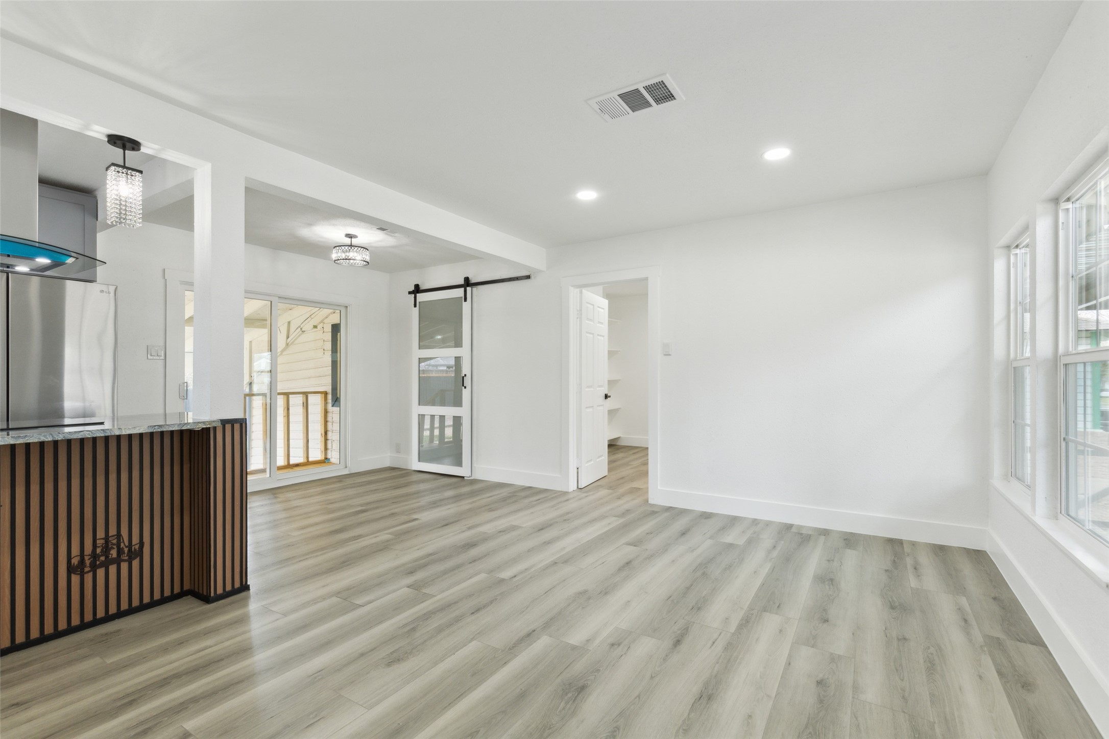 2120 Tisinger Avenue Dallas TX 75228