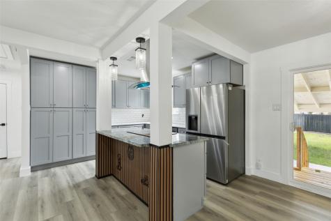2120 Tisinger Avenue Dallas TX 75228