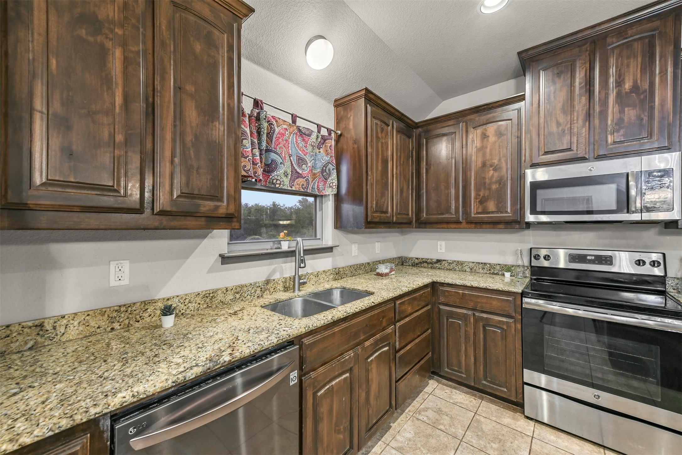 268 Hilltop Trail New Fairview TX 76078