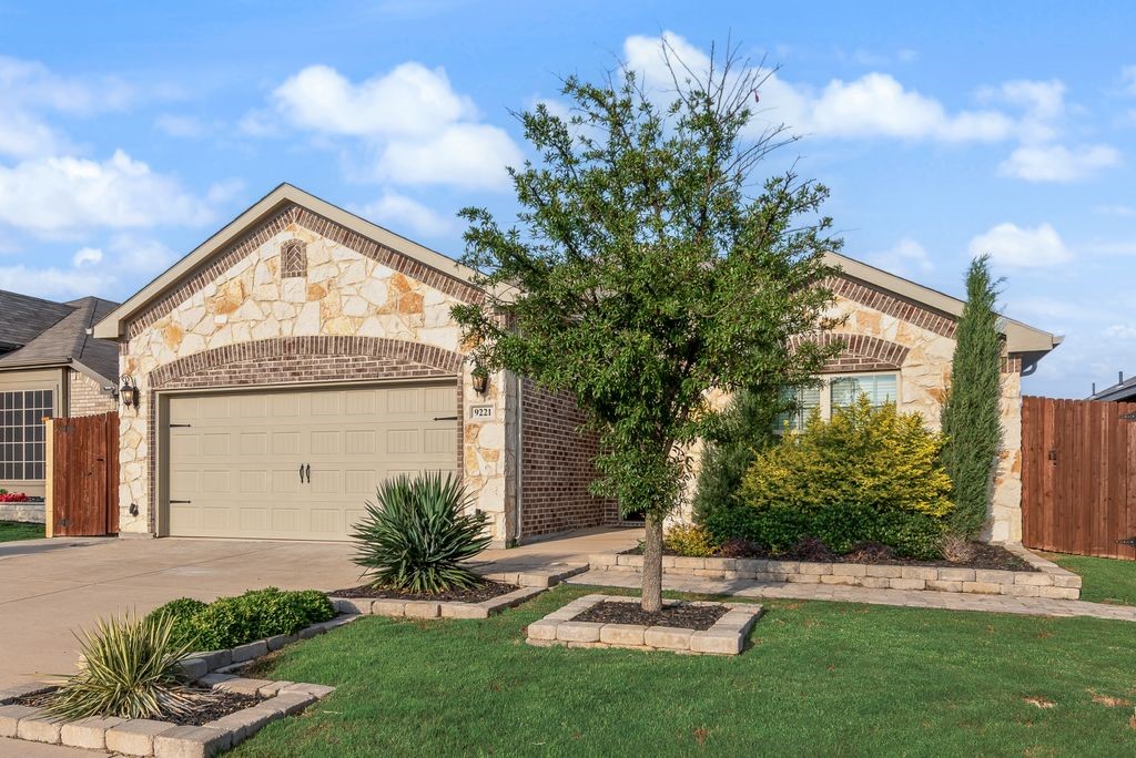 9221 Poynter Street Fort Worth TX 76123