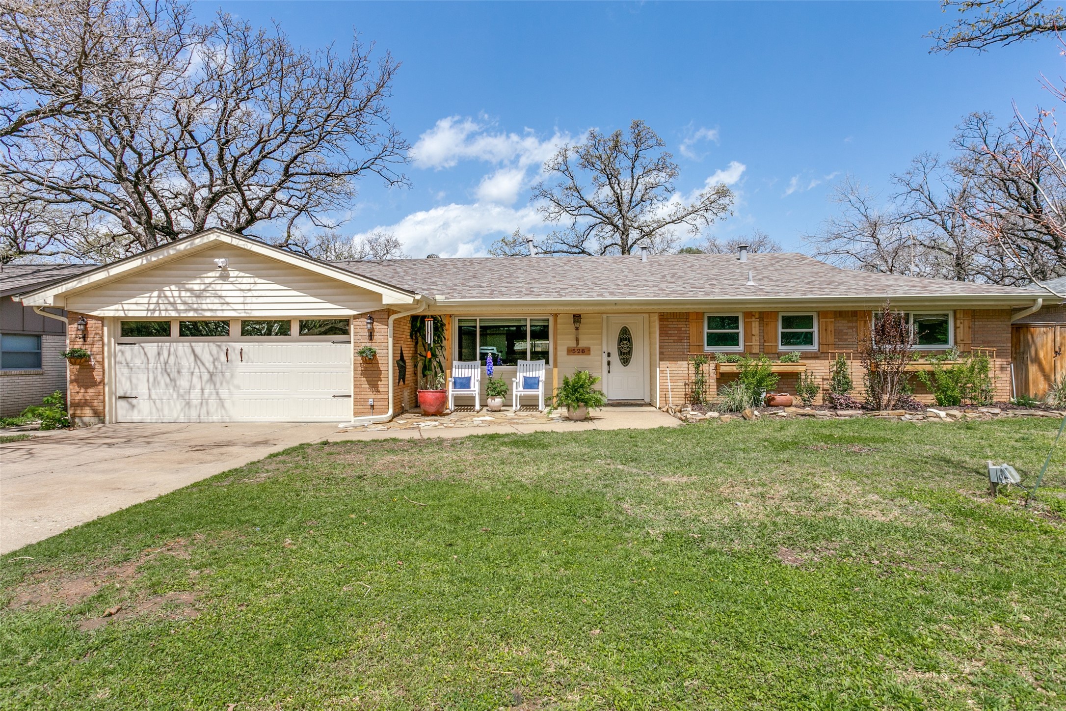 528 Hillview Drive Hurst TX 76054