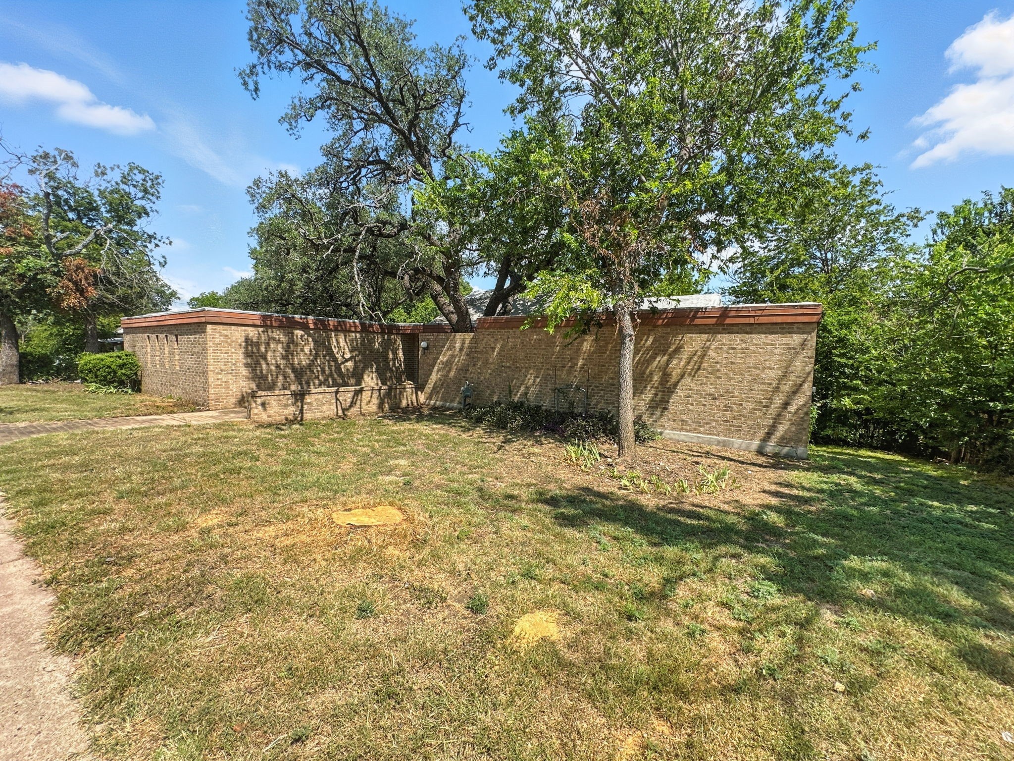 601 E Henry Street Hamilton TX 76531