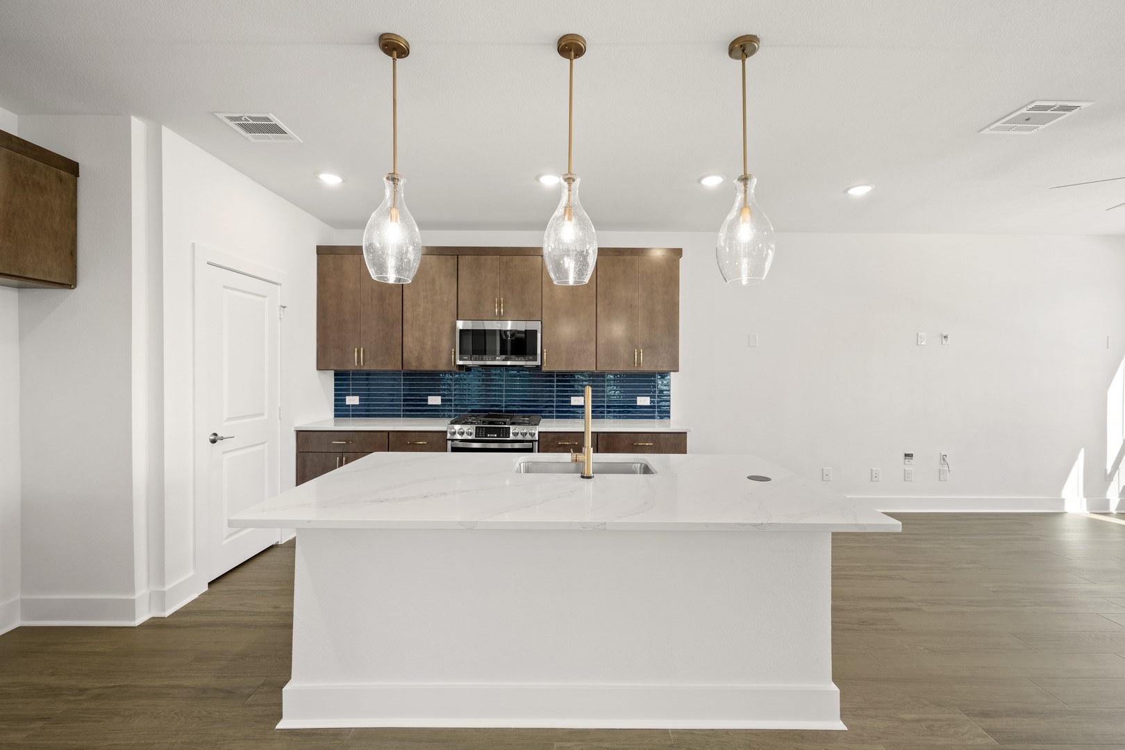 1421 Laurel Argyle TX 76226