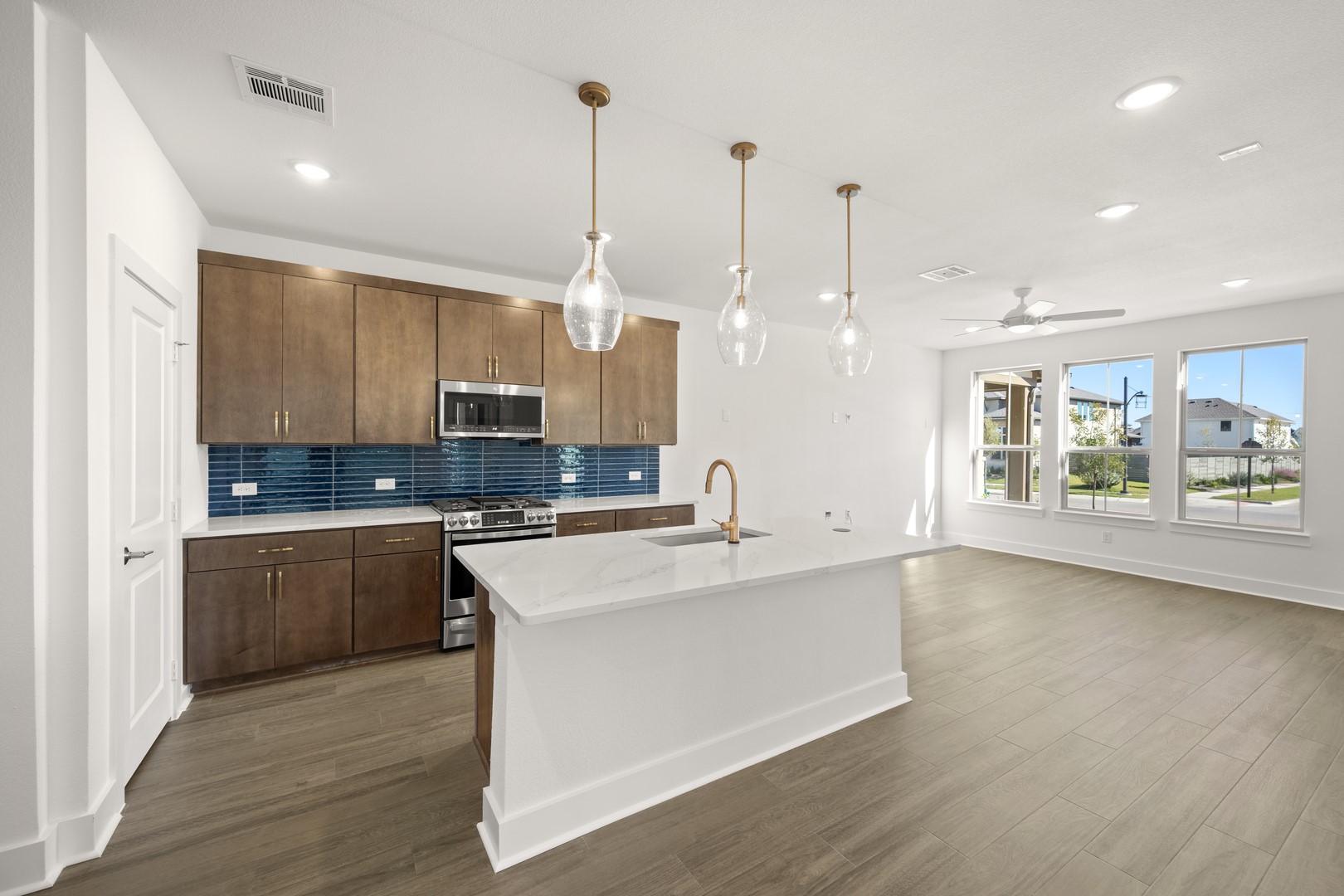 1421 Laurel Argyle TX 76226