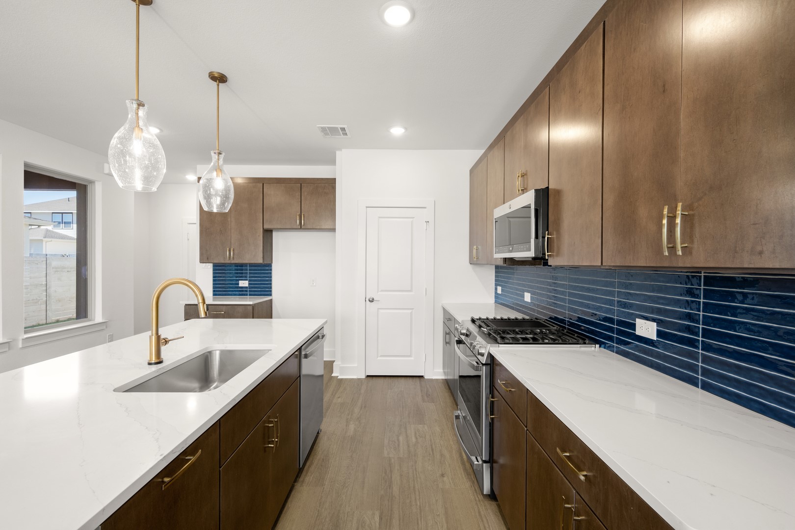 1421 Laurel Argyle TX 76226