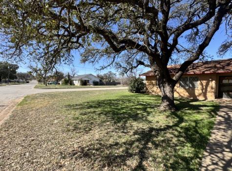 304 W 8th Street Brady TX 76825