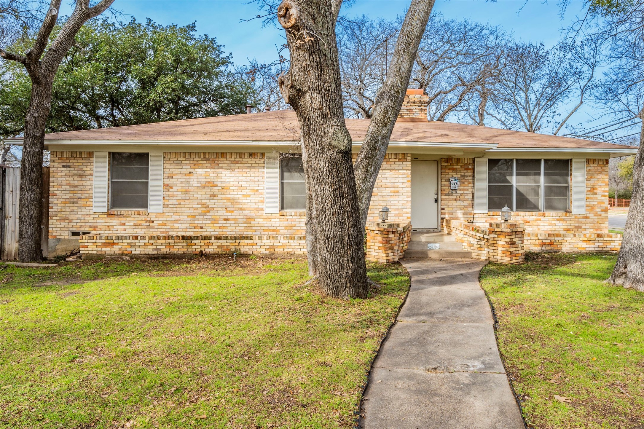 517 Robinhood Drive Irving TX 75061