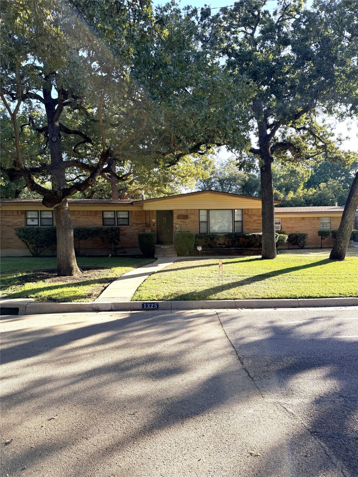 1325 Redbud Drive Arlington TX 76012