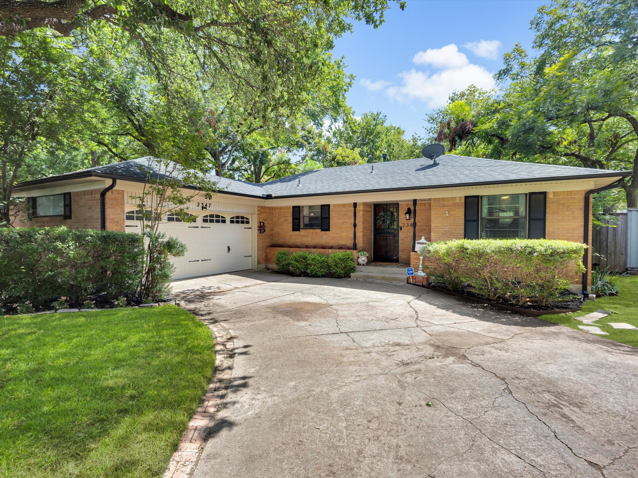 2347 Greenland Drive Dallas TX 75228